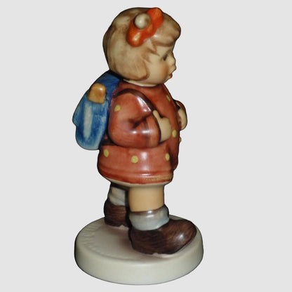"The Kindergartner" Goebel Hummel Figurine #467 4/0 - TMK-8 (3.5")