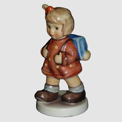 "The Kindergartner" Goebel Hummel Figurine #467 4/0 - TMK-8 (3.5")