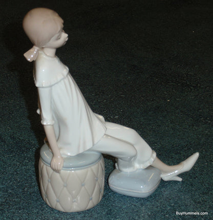 Lladro "Girl with Mother's Shoe / Heels Sitting on Ottoman" Figurine #1084 GIFT!