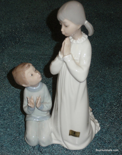 Lladro "Teaching to Pray" Brother And Sister Praying Figurine #4779 - CUTE COLLECTIBLE GIFT!