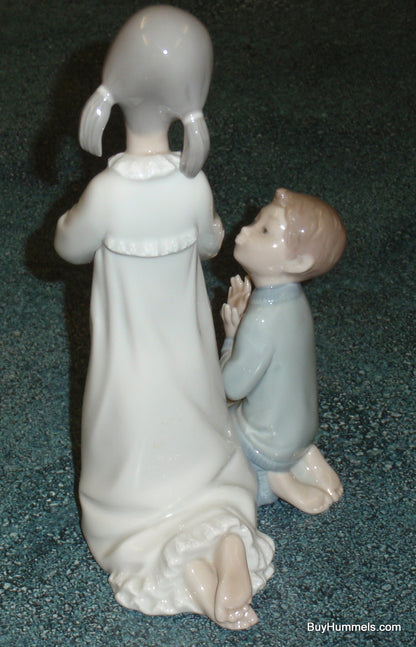 Lladro "Teaching to Pray" Brother And Sister Praying Figurine #4779 - CUTE COLLECTIBLE GIFT!