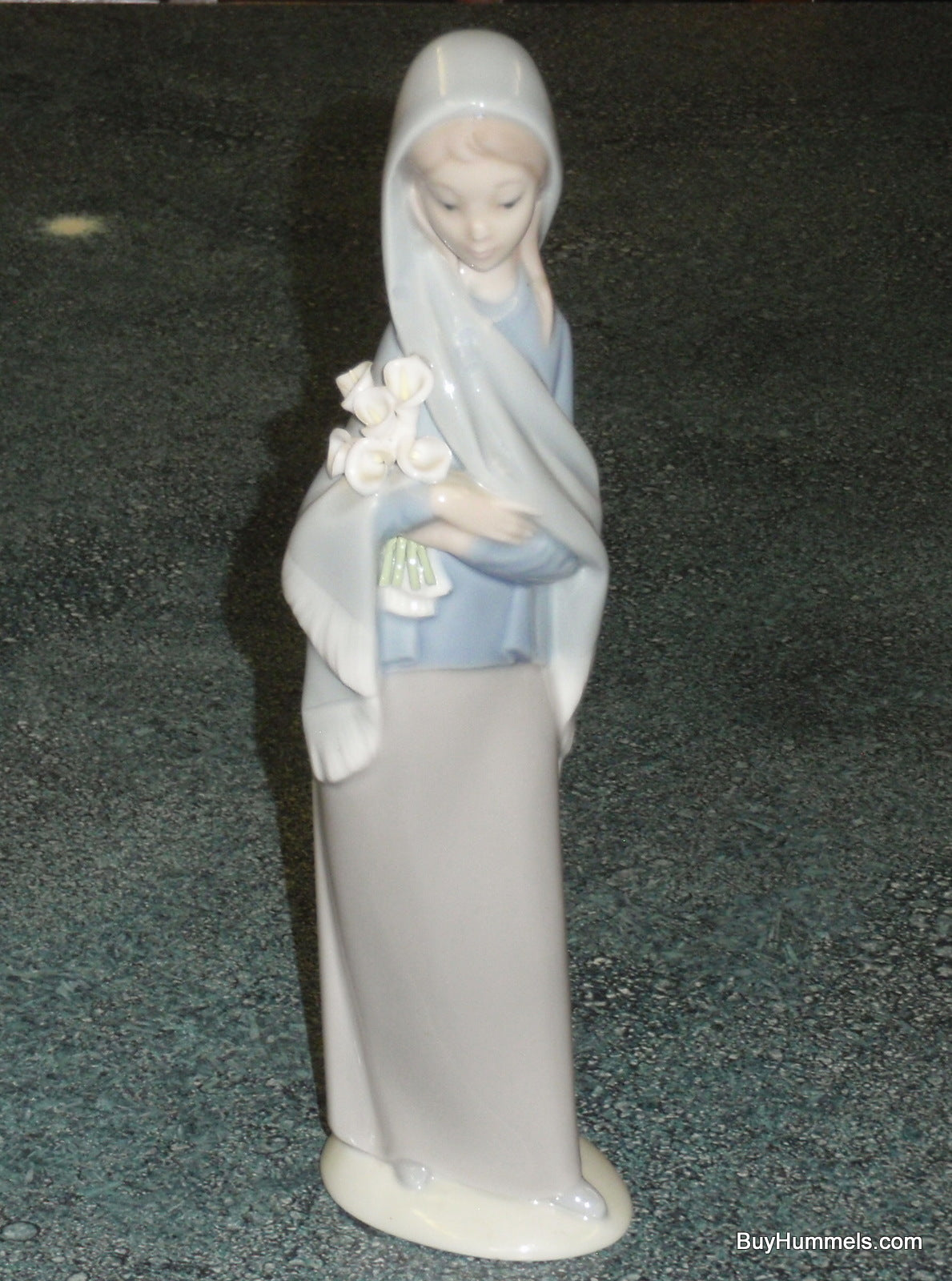 Lladro Collectible Figurine GIRL WITH CALLA LILIES FLOWERS #4650 - Made In Spain