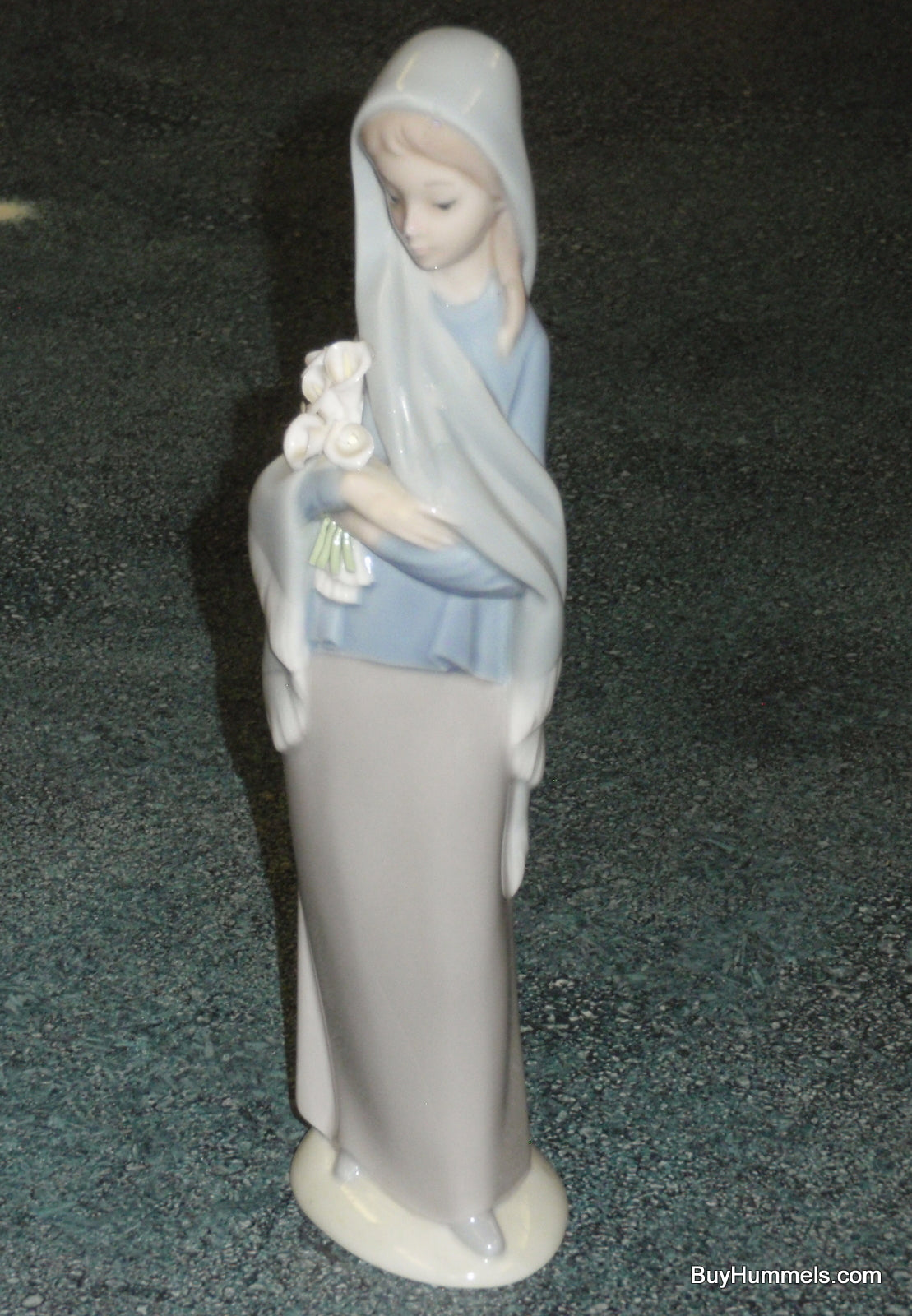 Lladro Collectible Figurine GIRL WITH CALLA LILIES FLOWERS #4650 - Made In Spain