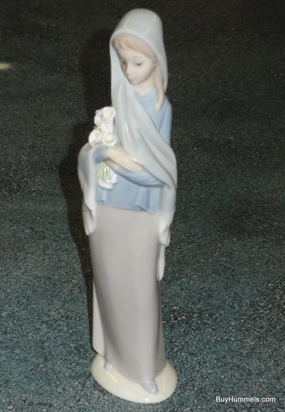 Lladro Collectible Figurine GIRL WITH CALLA LILIES FLOWERS #4650 - Made In Spain