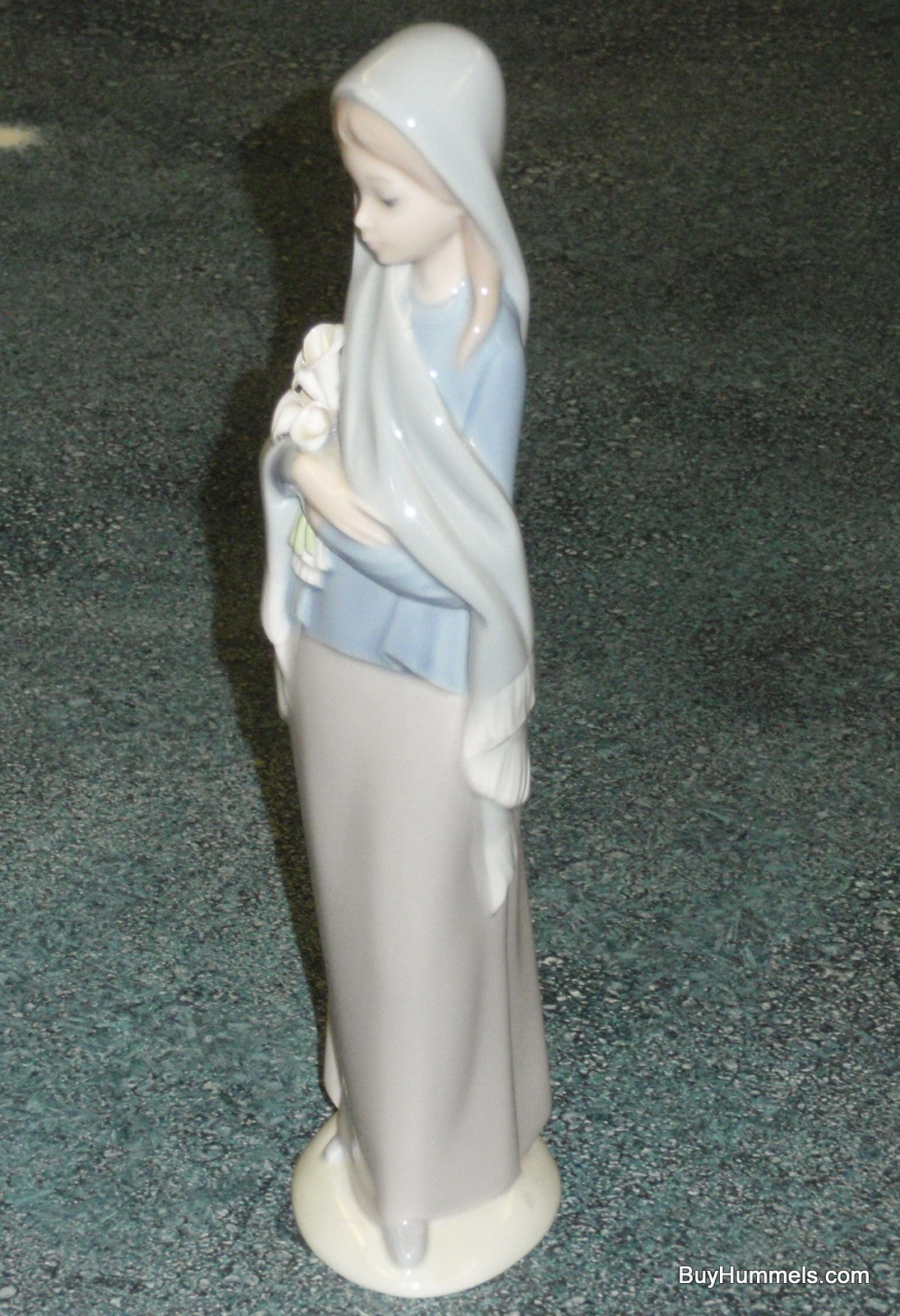 Lladro Collectible Figurine GIRL WITH CALLA LILIES FLOWERS #4650 - Made In Spain