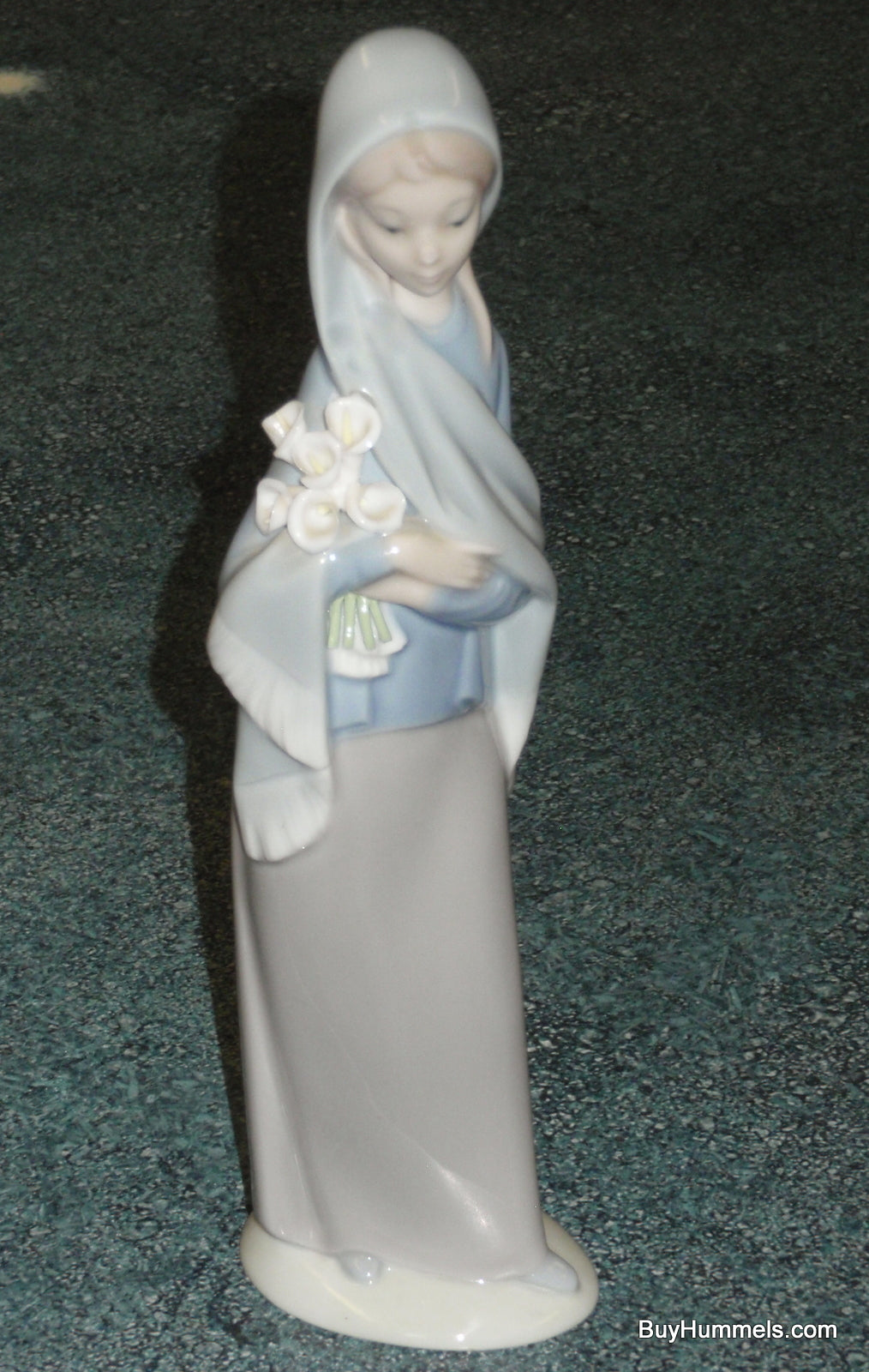 Lladro Collectible Figurine GIRL WITH CALLA LILIES FLOWERS #4650 - Made In Spain