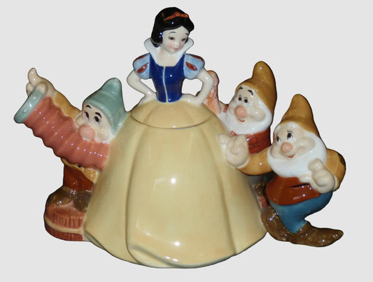 Disney Store Snow White And The Seven Dwarfs Teapot Sculpted Ceramic Vintage Rare Fairytale Display