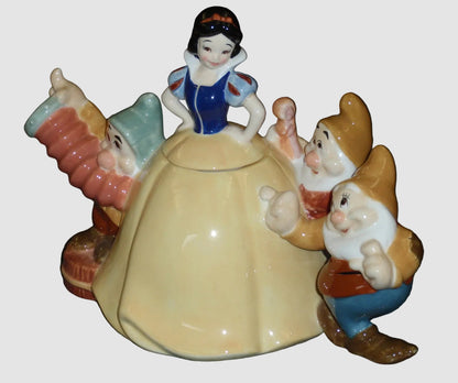 "Snow White & The Seven Dwarfs" Disney Store Sculpted Ceramic Teapot (9.5")
