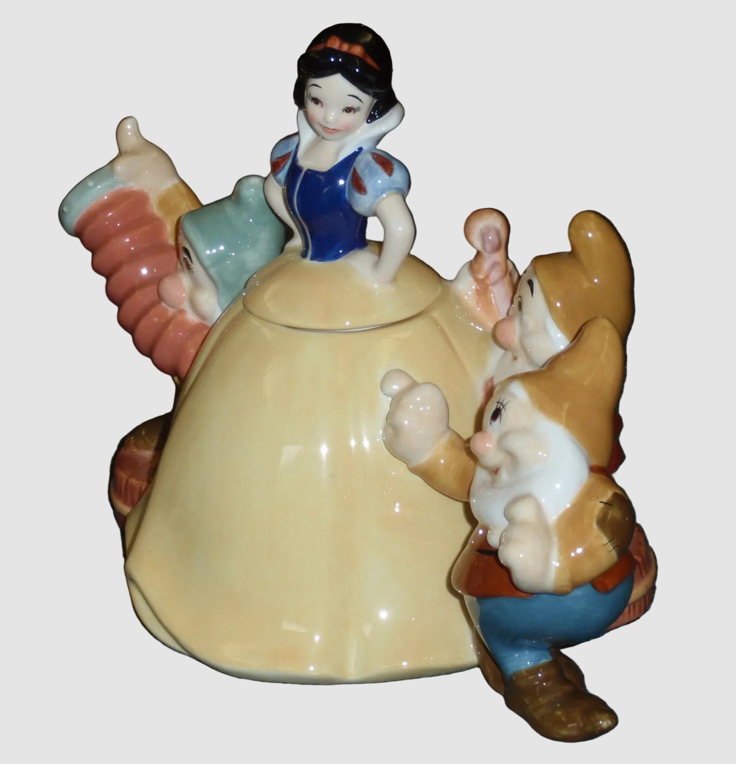 "Snow White & The Seven Dwarfs" Disney Store Sculpted Ceramic Teapot (9.5")