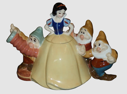 "Snow White & The Seven Dwarfs" Disney Store Sculpted Ceramic Teapot (9.5")
