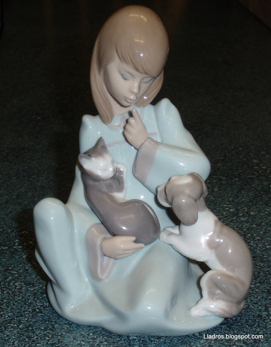 "Cat Nap" Lladro Figurine #5640 Girl With Kitten And Puppy