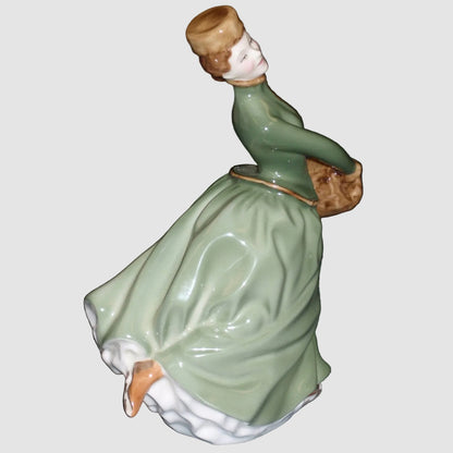 "Grace" Royal Doulton Figurine HN2318 - Pretty Ladies Collection (8")
