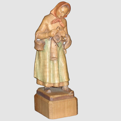 "Woman Knitting" ANRI Woodcarving Figurine #52220/20 - Signed Ulrich Bernardi (7")