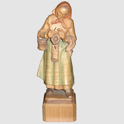 "Woman Knitting" ANRI Woodcarving Figurine #52220/20 - Signed Ulrich Bernardi (7")