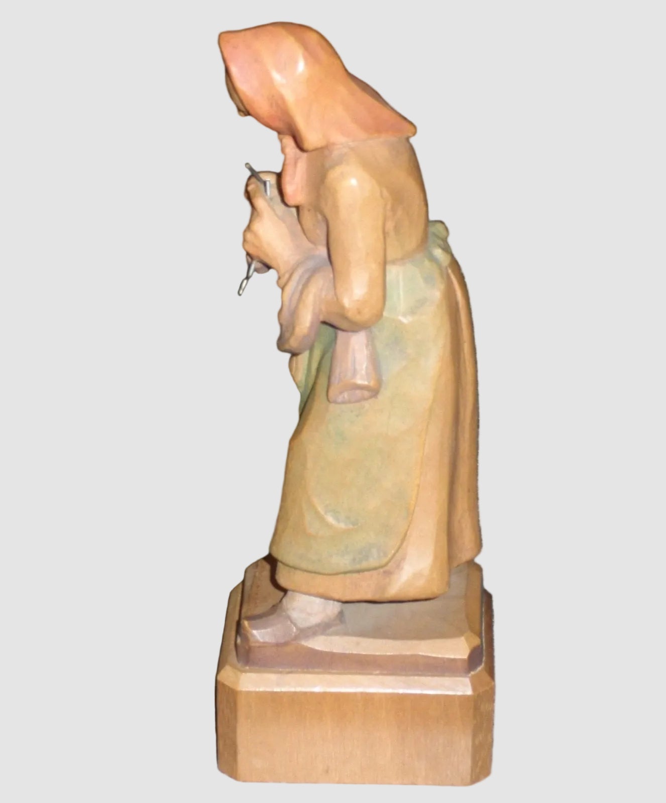 "Woman Knitting" ANRI Woodcarving Figurine #52220/20 - Signed Ulrich Bernardi (7")