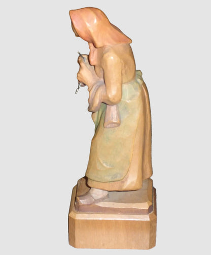 "Woman Knitting" ANRI Woodcarving Figurine #52220/20 - Signed Ulrich Bernardi (7")