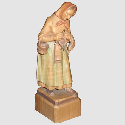 "Woman Knitting" ANRI Woodcarving Figurine #52220/20 - Signed Ulrich Bernardi (7")