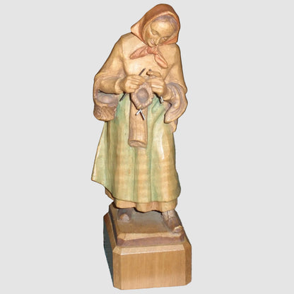 "Woman Knitting" ANRI Woodcarving Figurine #52220/20 - Signed Ulrich Bernardi (7")