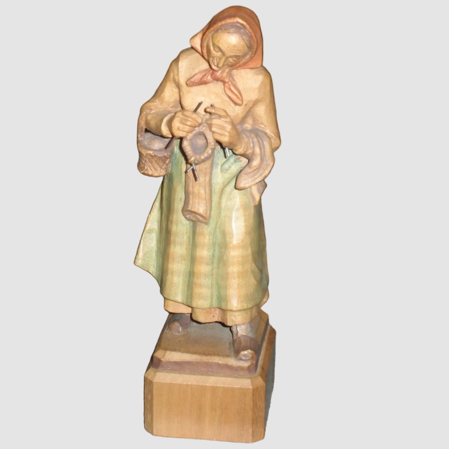 "Woman Knitting" ANRI Woodcarving Figurine #52220/20 - Signed Ulrich Bernardi (7")
