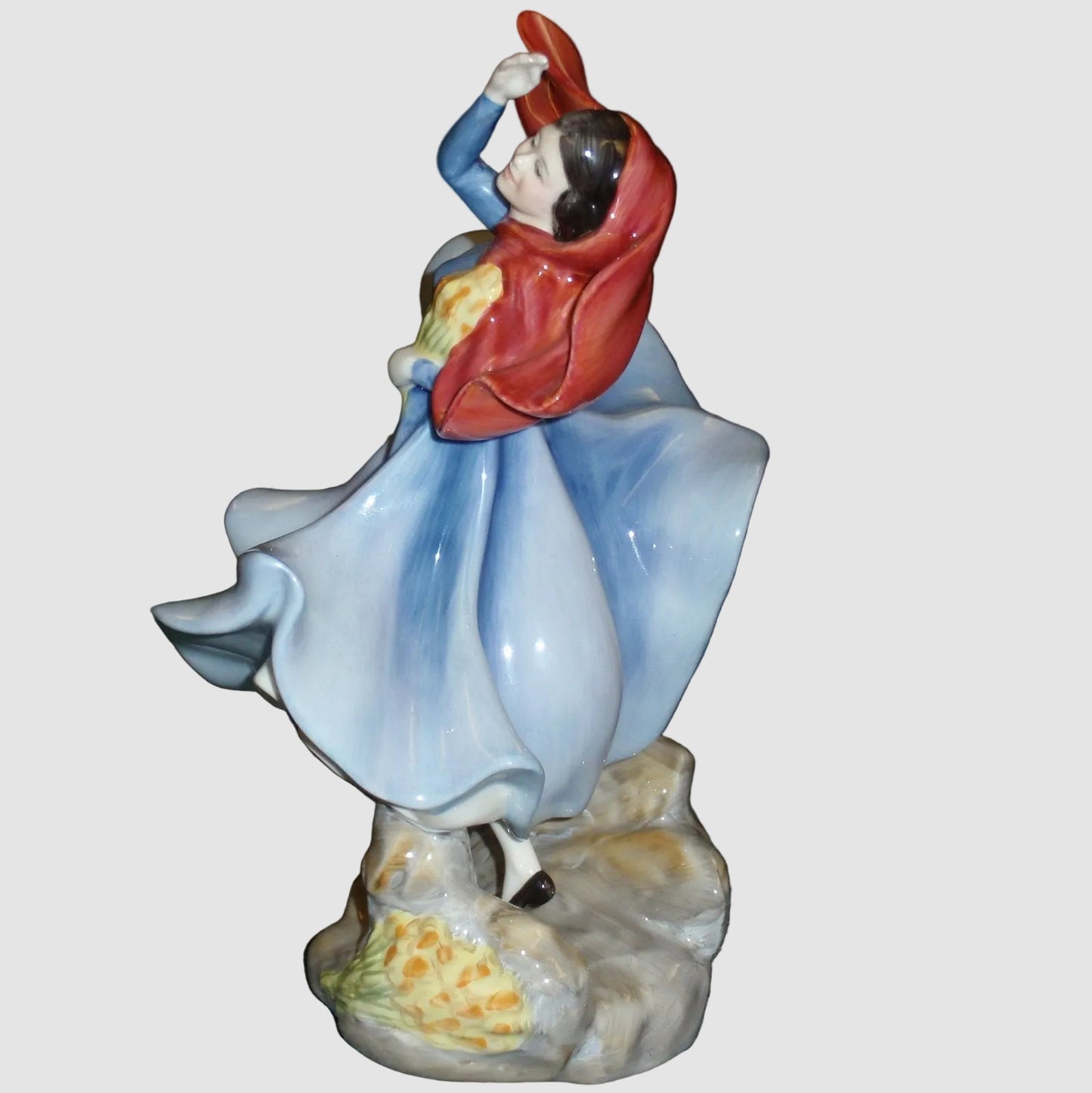 "Sophie" Royal Doulton Figurine HN3257 - Pretty Ladies Collection (8")