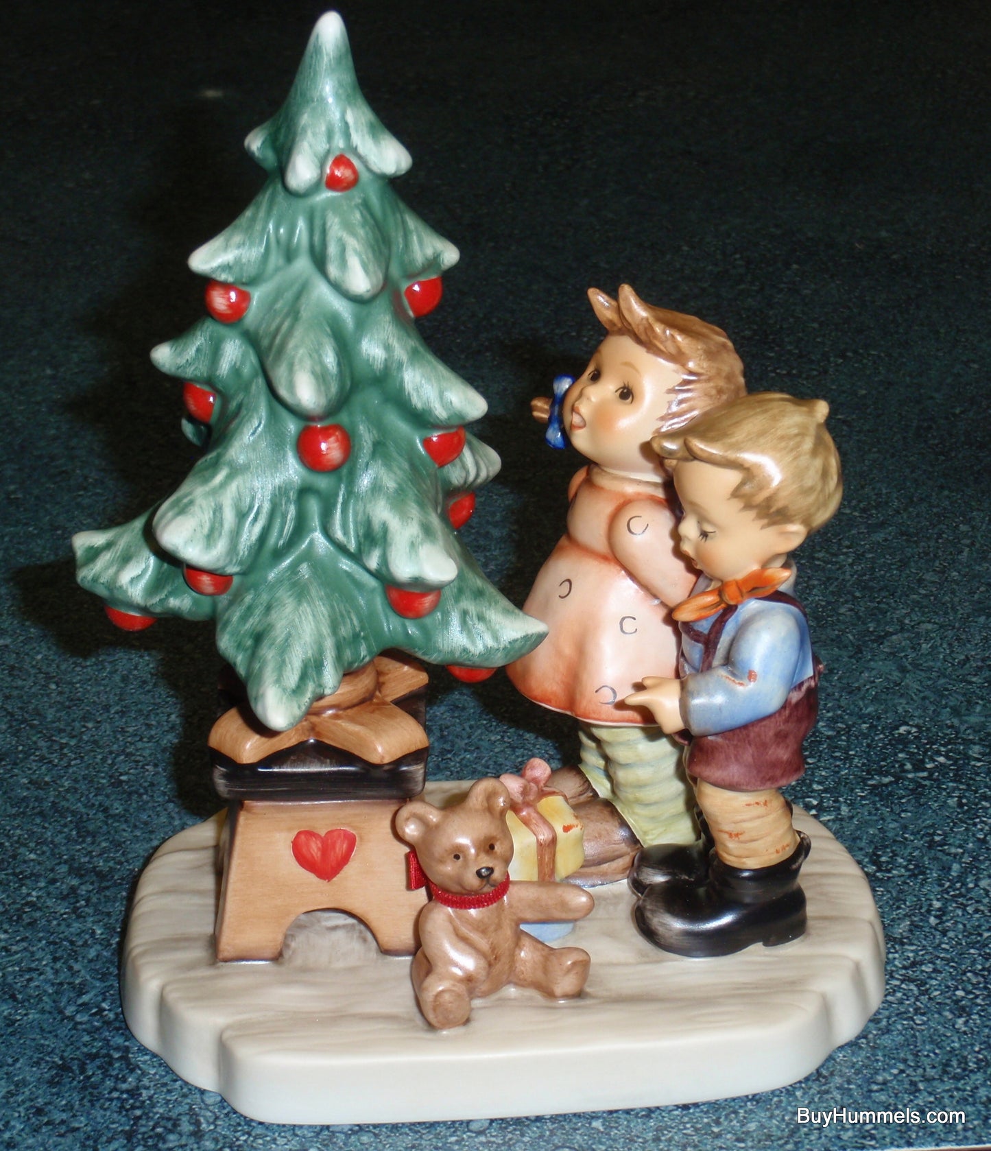 "Wonder Of Christmas" Goebel Hummel Figurine #2015 - CHRISTMAS GIFT!