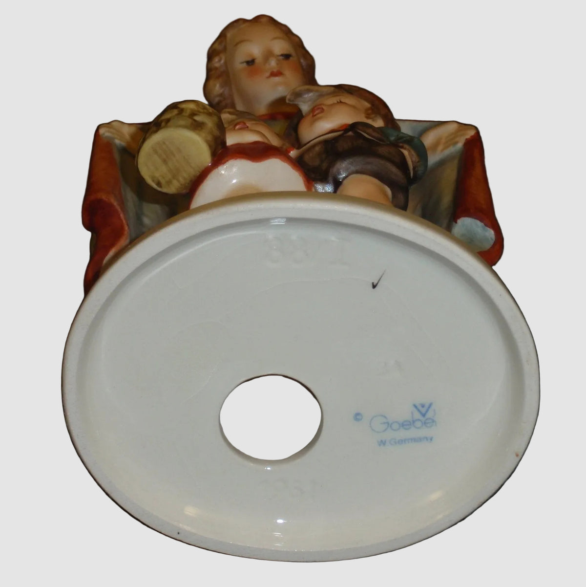 "Heavenly Protection" Goebel Hummel Figurine #88/I TMK5 Box (6.5")