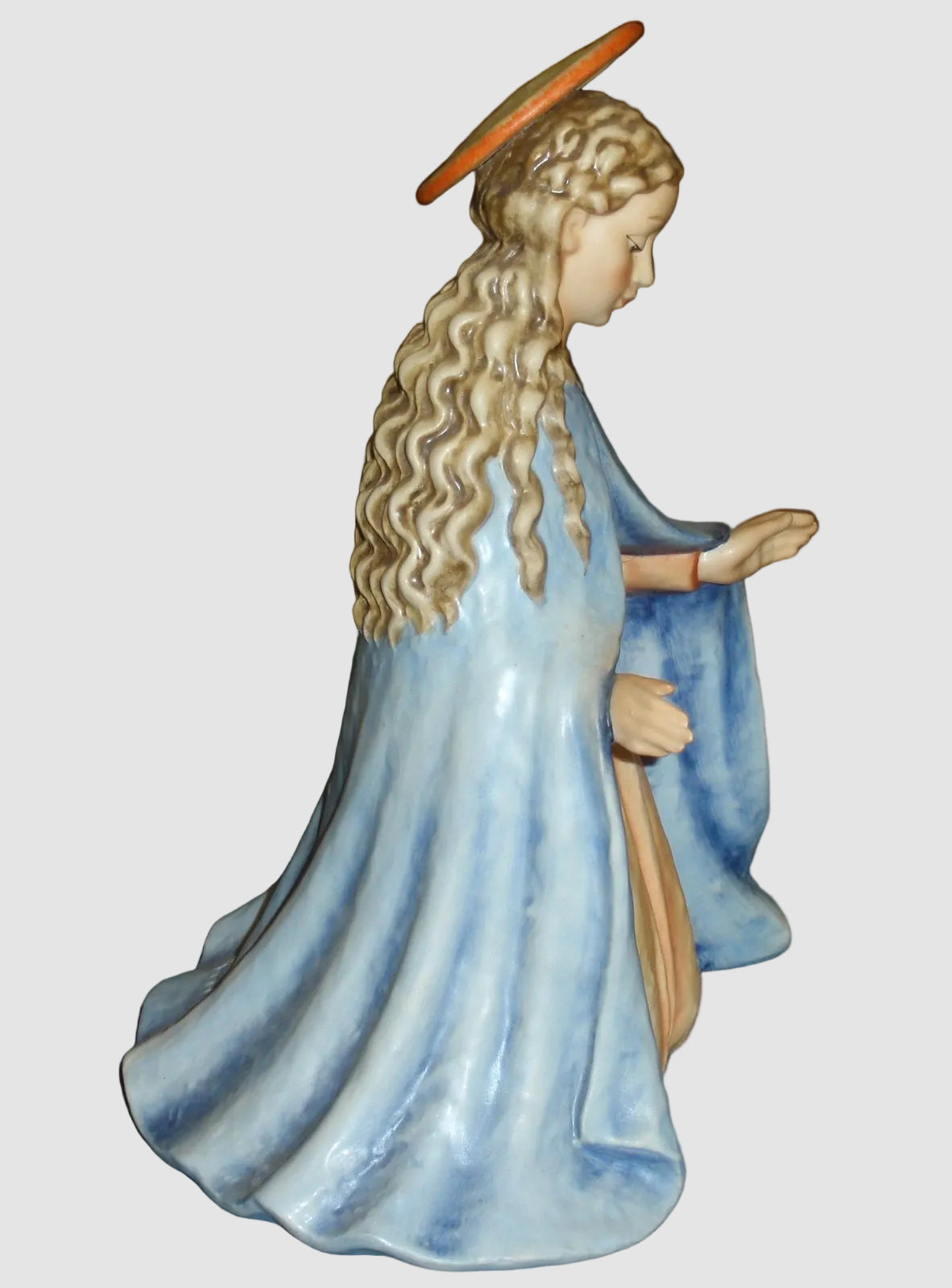 "Mary Madonna" Jumbo Nativity Goebel Hummel Figurine #260/A (10")