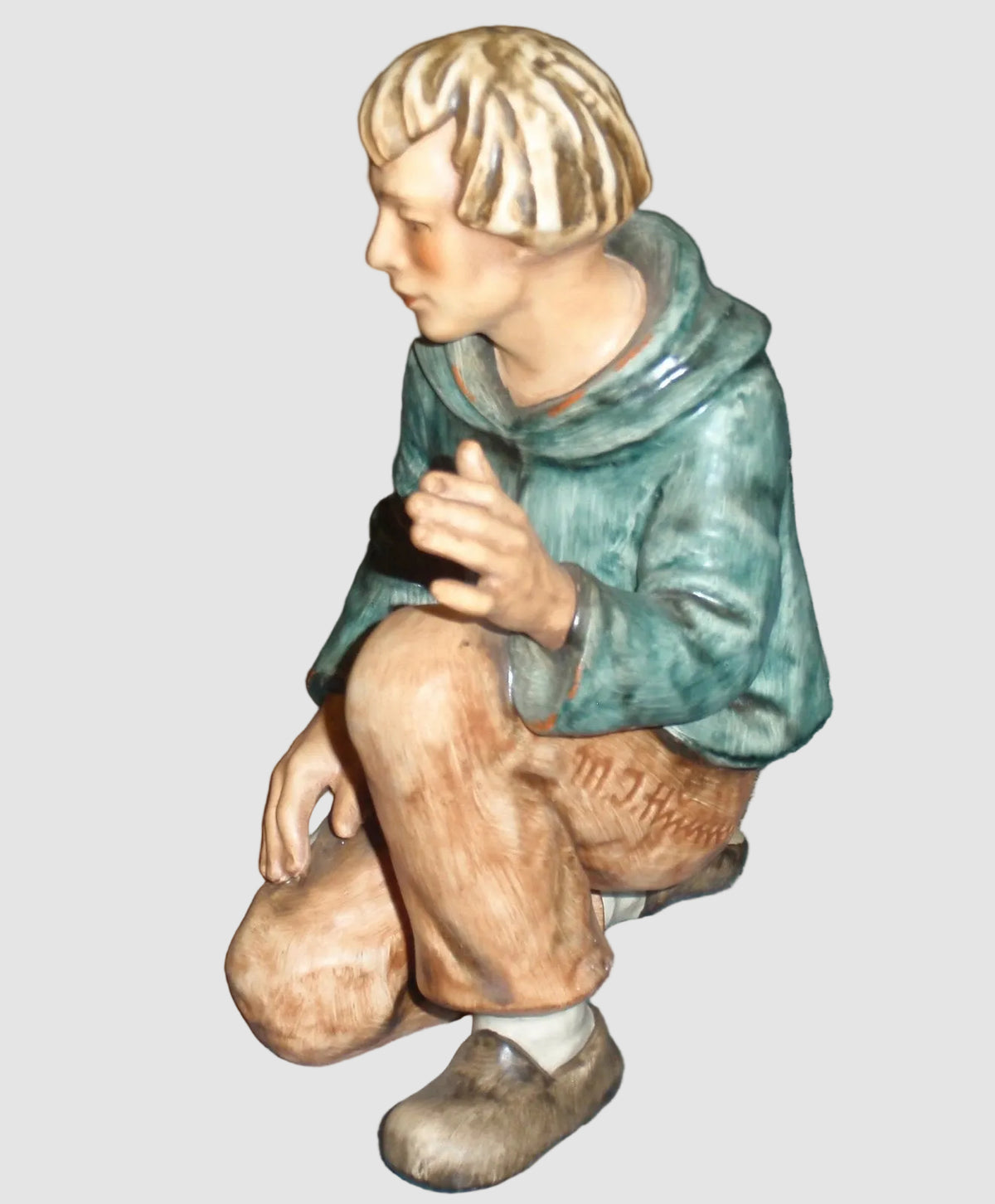 "Kneeling Shepherd" Jumbo Nativity Goebel Hummel Figurine #260/J (7")