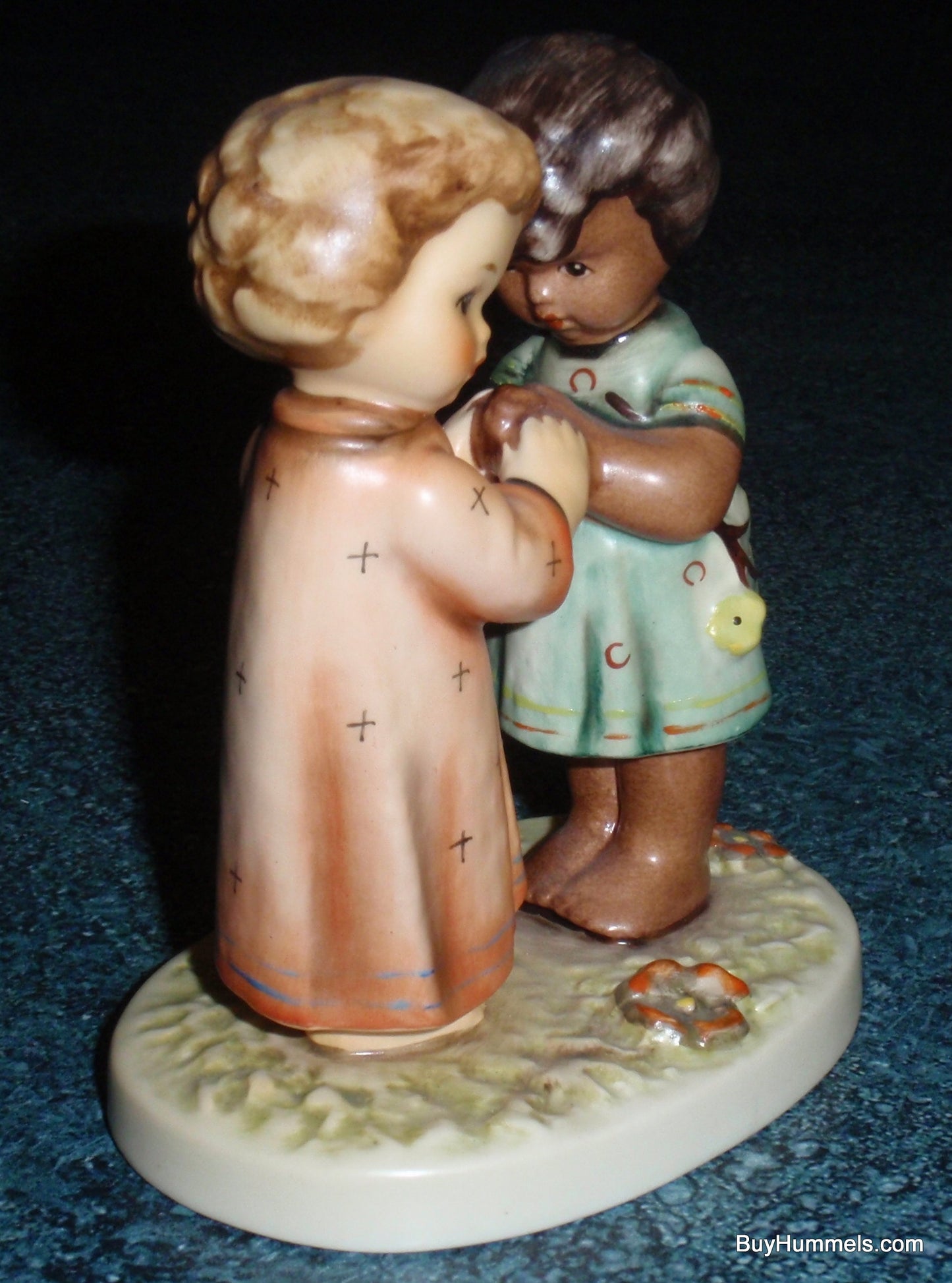 "Friends Together" Goebel Hummel Figurine #662/0 **UNICEF COMMEMORATIVE EDITION**