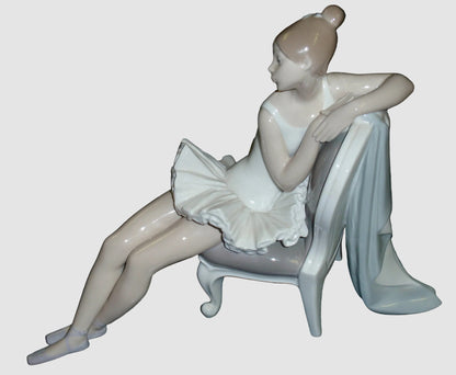 Lladro 4847 Classic Dance Seated Ballerina in White Tutu Porcelain Figurine