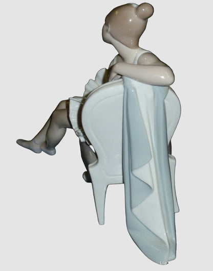 "Classic Dance" Lladro Porcelain Figurine #4847 - Seated Ballerina (12.5")