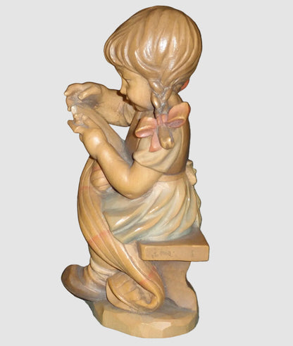 "Girl Knitting" Anri Woodcarving #689-079 Signed Ulrich Bernardi (7.5")