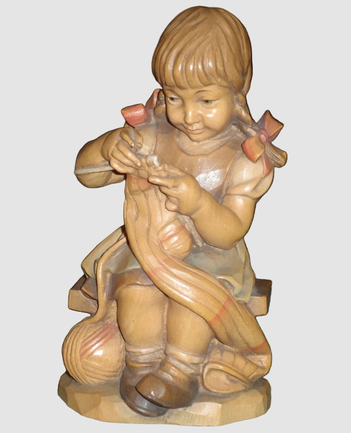 "Girl Knitting" Anri Woodcarving #689-079 Signed Ulrich Bernardi (7.5")