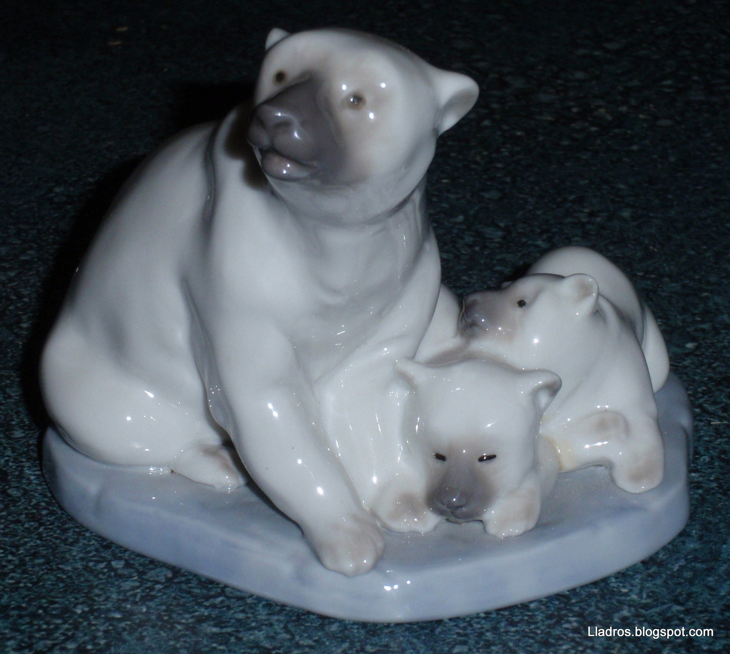 Polar Bear With Cubs Lladro Figurine #5434