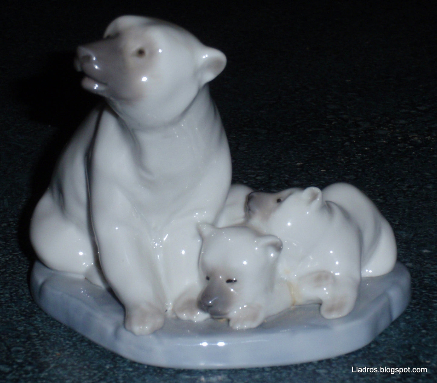 Polar Bear With Cubs Lladro Figurine #5434