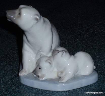 Polar Bear With Cubs Lladro Figurine #5434