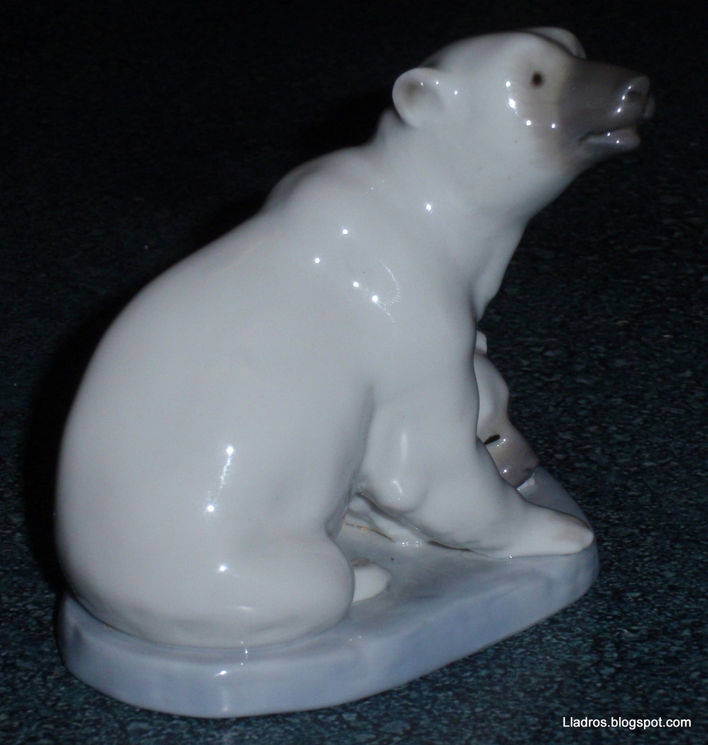 Polar Bear With Cubs Lladro Figurine #5434