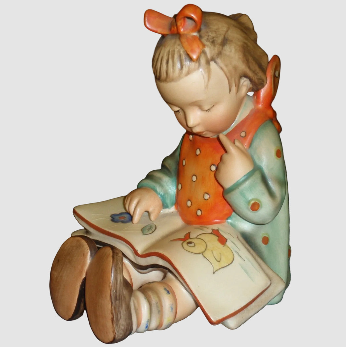 "Bookworm Girl" Goebel Hummel Figurine #3/I (TMK-2 Full Bee)