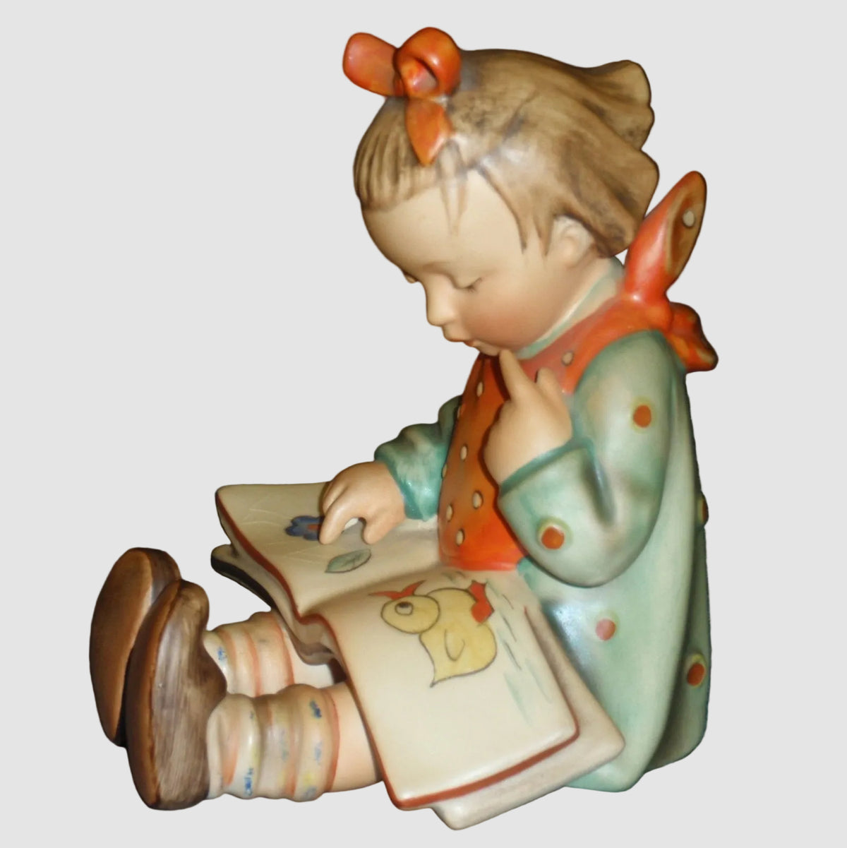 "Bookworm Girl" Goebel Hummel Figurine #3/I (TMK-2 Full Bee)
