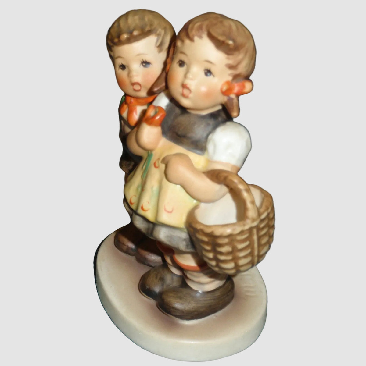 "To Market" Goebel Hummel Figurine #49 3/0 (4")