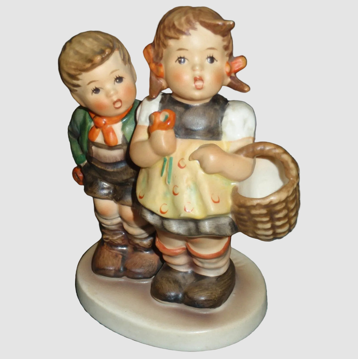 "To Market" Goebel Hummel Figurine #49 3/0 (4")