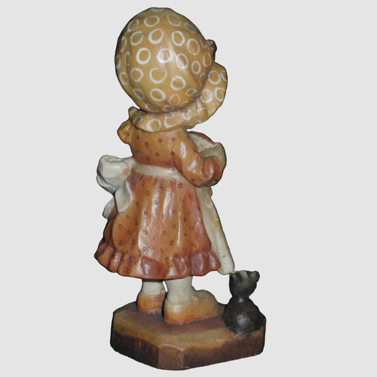 "Helping Mother" ANRI Sarah Kay 4" Wood Carving Figurine