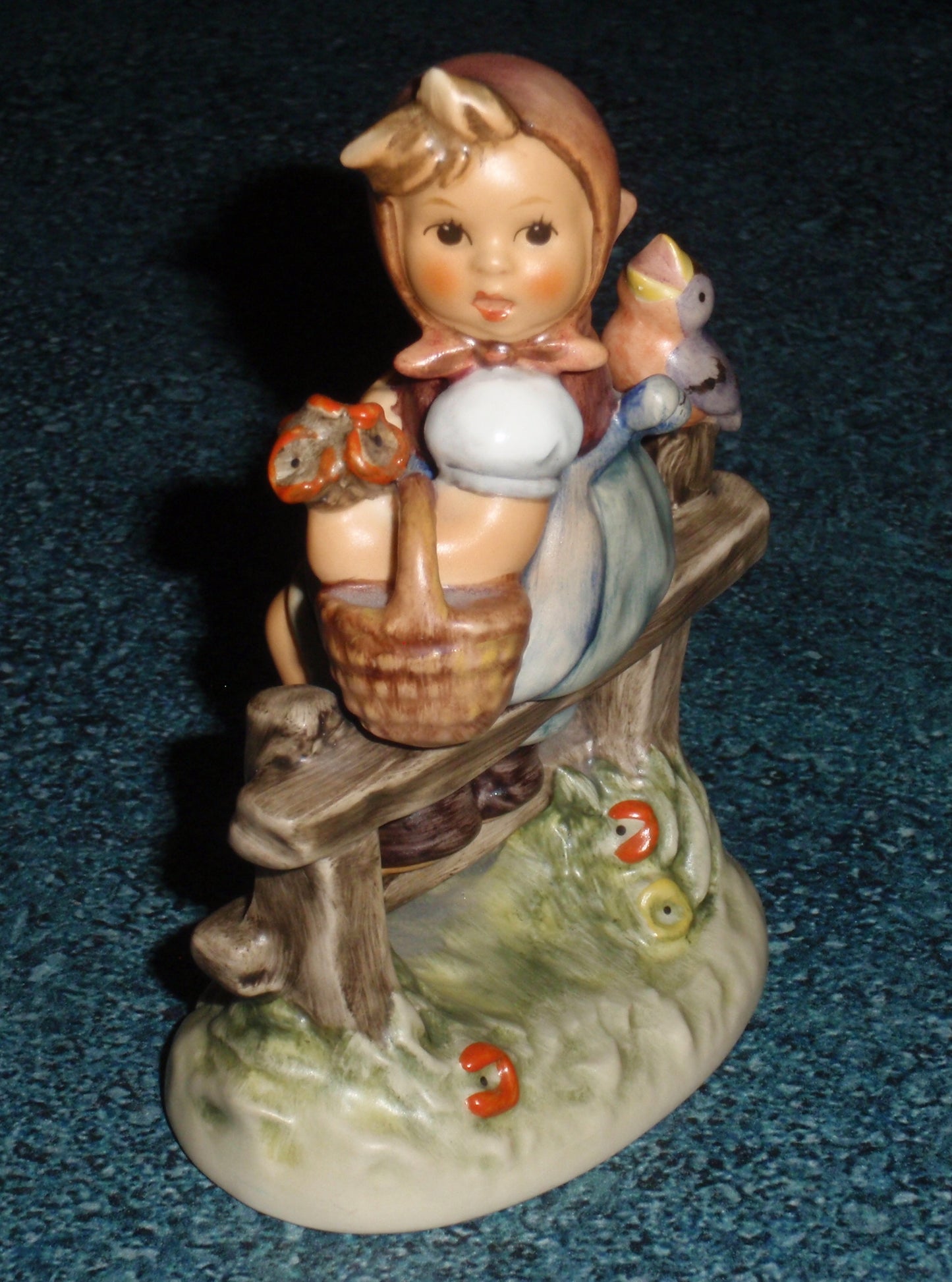 "Pay Attention" Goebel Hummel Figurine #426 3/0