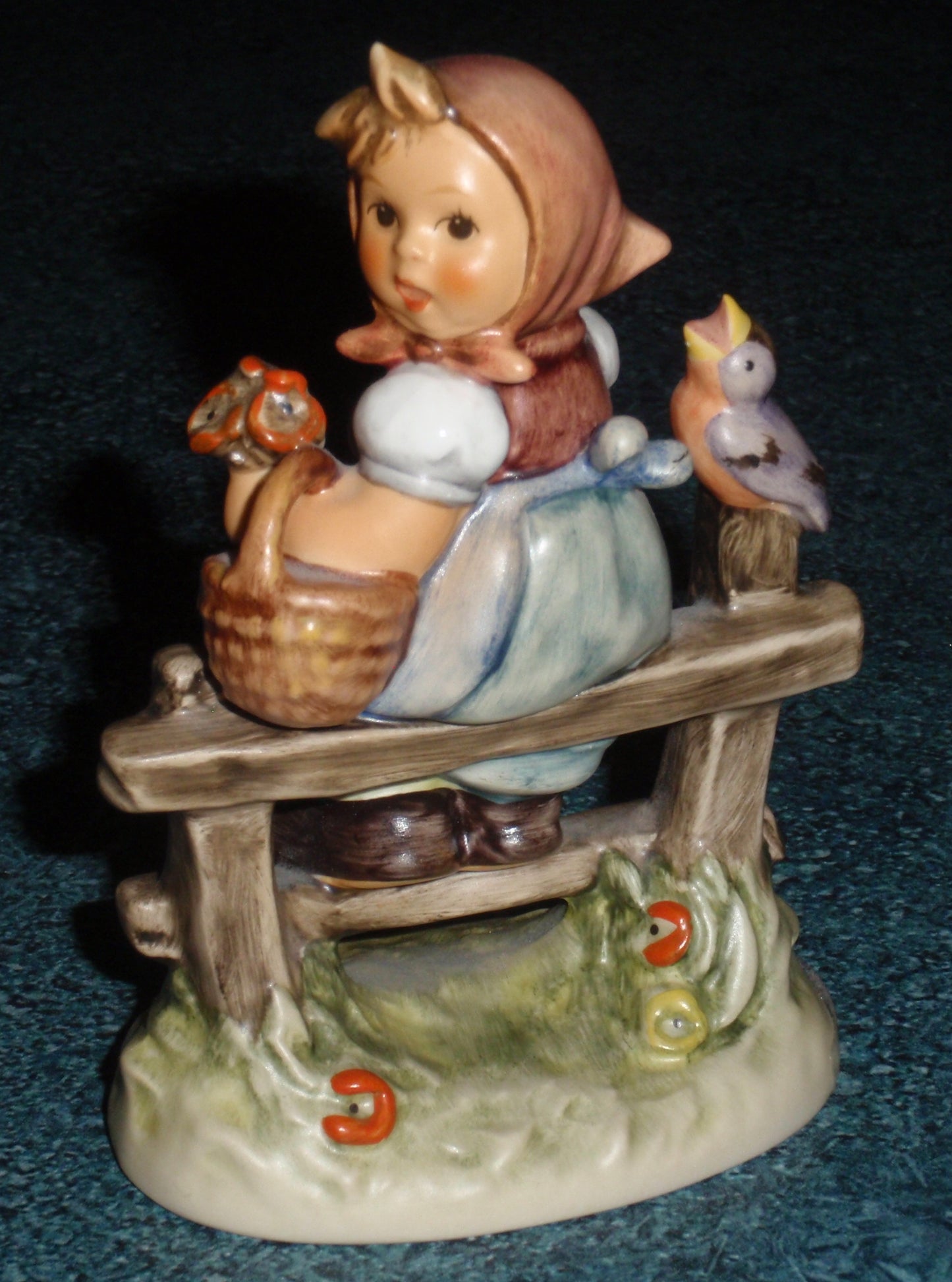 "Pay Attention" Goebel Hummel Figurine #426 3/0