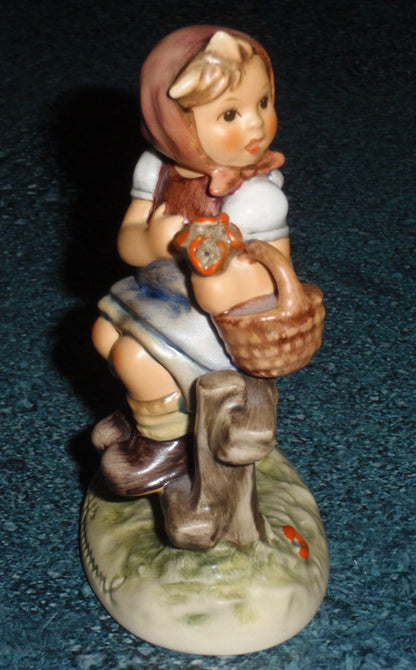 "Pay Attention" Goebel Hummel Figurine #426 3/0