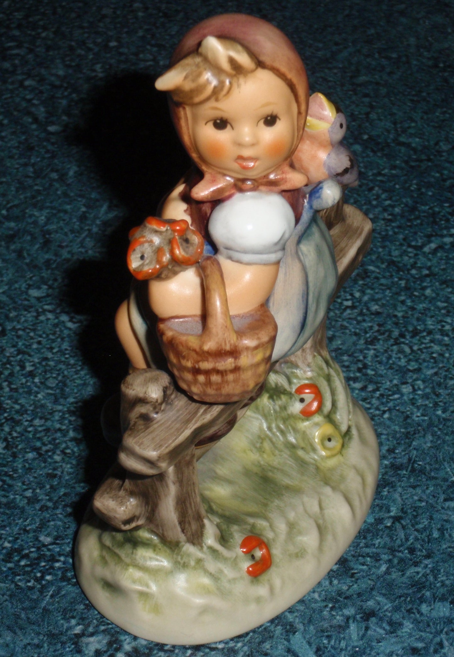 "Pay Attention" Goebel Hummel Figurine #426 3/0
