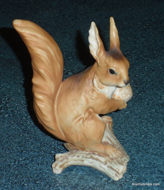 KAISER PORCELAIN COLLECTIBLE SQUIRREL FIGURINE WEG #561 - CUTE COLLECTIBLE GIFT!