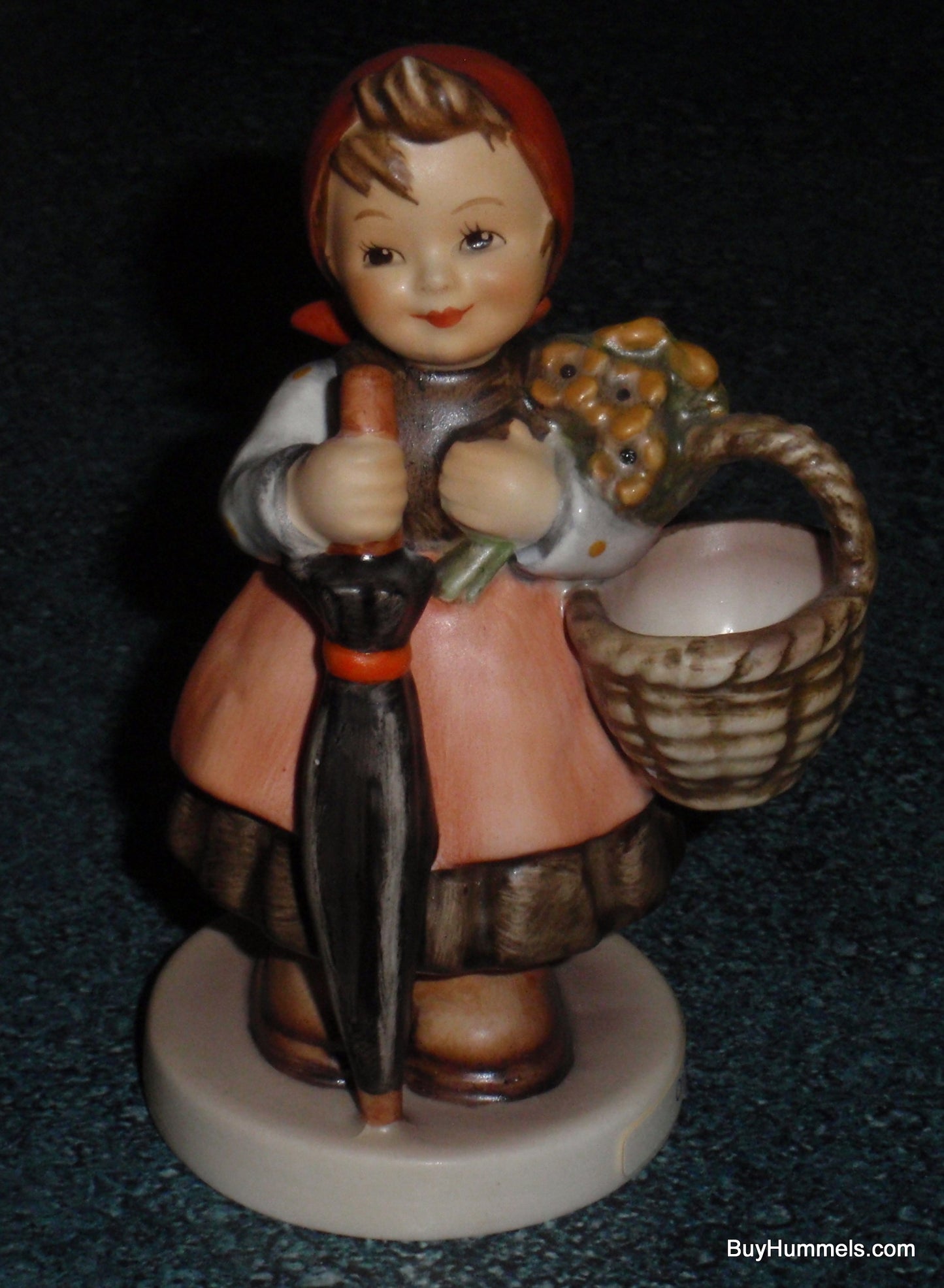 "On Holiday" Goebel Hummel #350 – A Timeless Narrative of Adventure