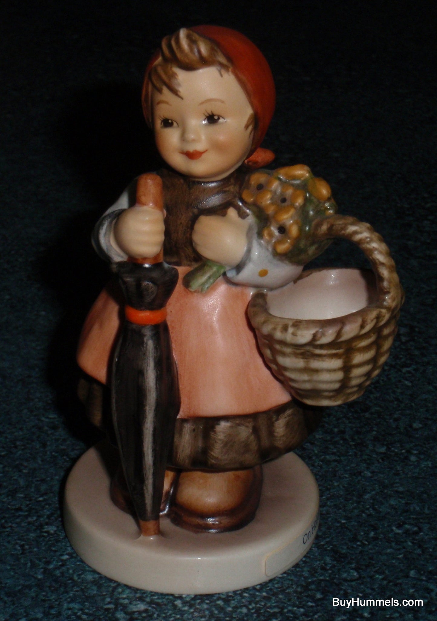 "On Holiday" Goebel Hummel #350 – A Timeless Narrative of Adventure