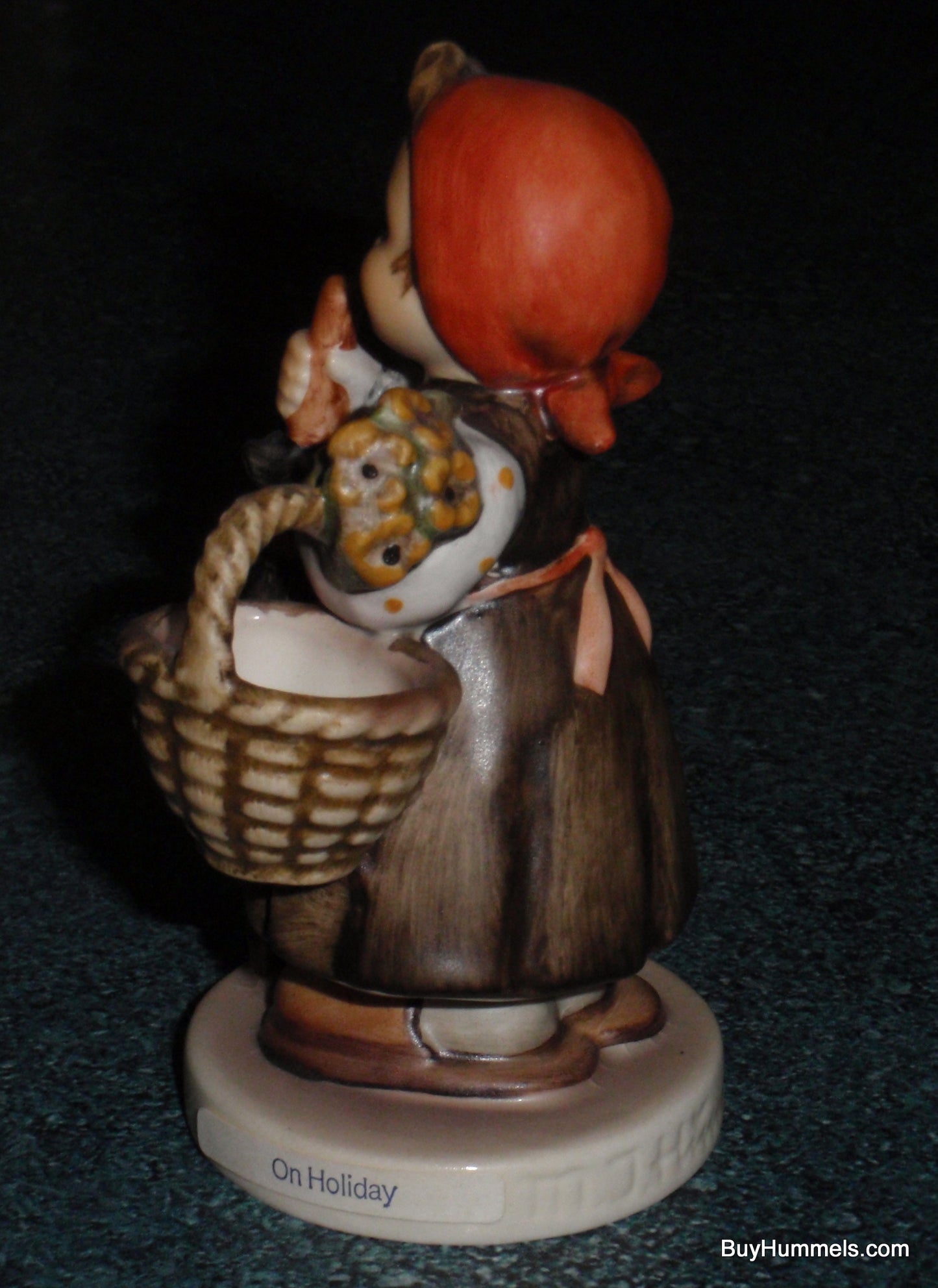 "On Holiday" Goebel Hummel #350 – A Timeless Narrative of Adventure